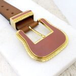 Cinto Feminino de Couro Caramelo e Fivela Acrílico Cor Rosé  (com passador) Banhado a Ouro - GR